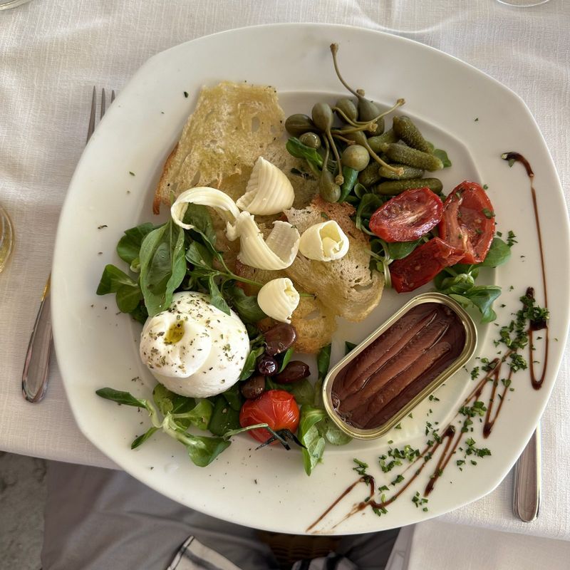 Antipasti plate with burrata – Castelnuovo del Garda