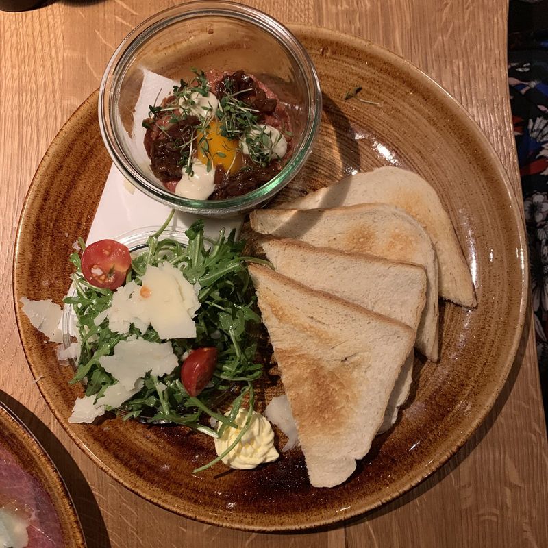 Beef tartare with toast – Tulln