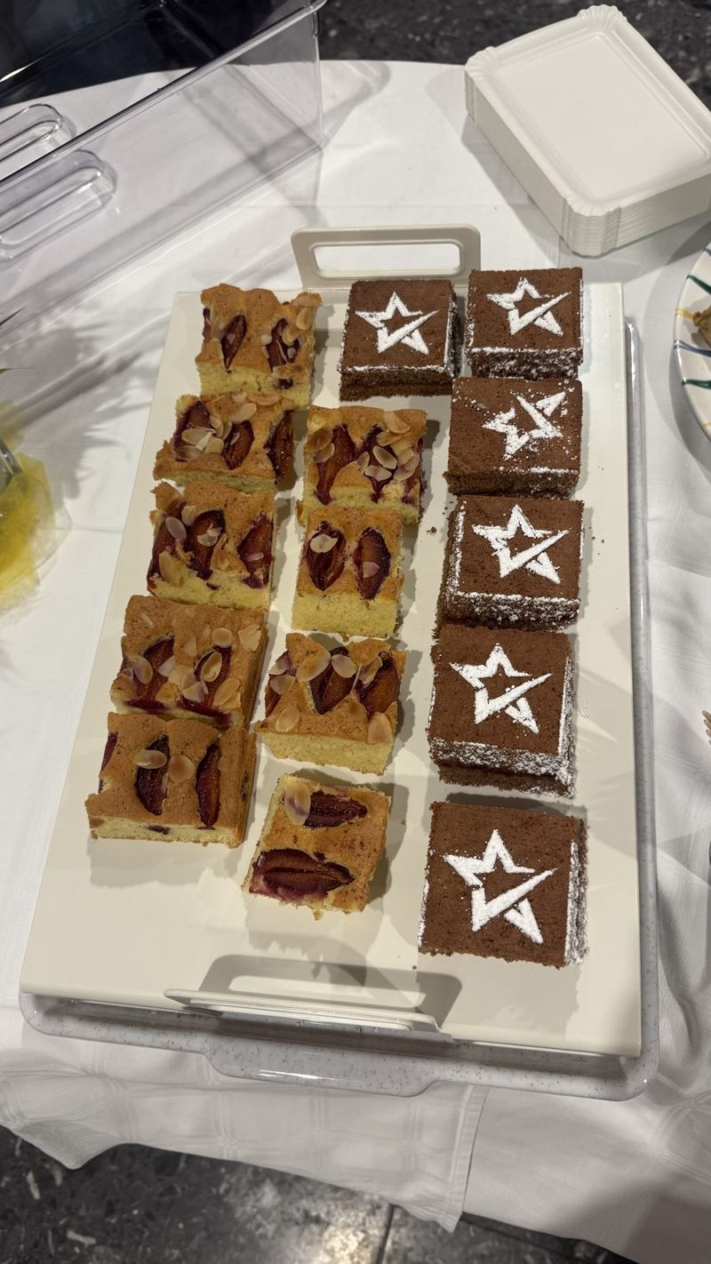 Sheet cake slices