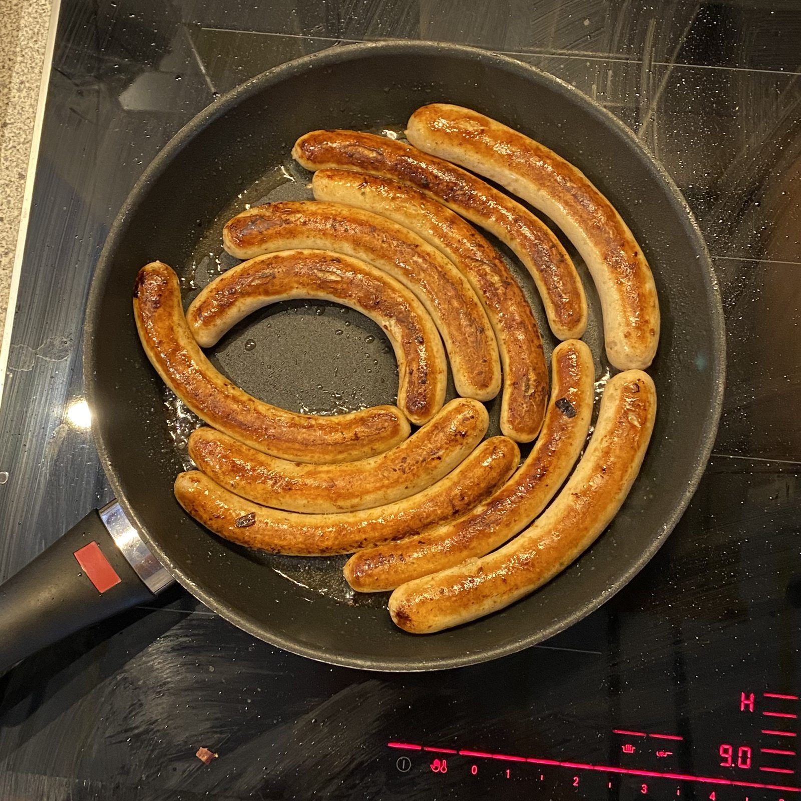 Bratwursts in the pan – Linz