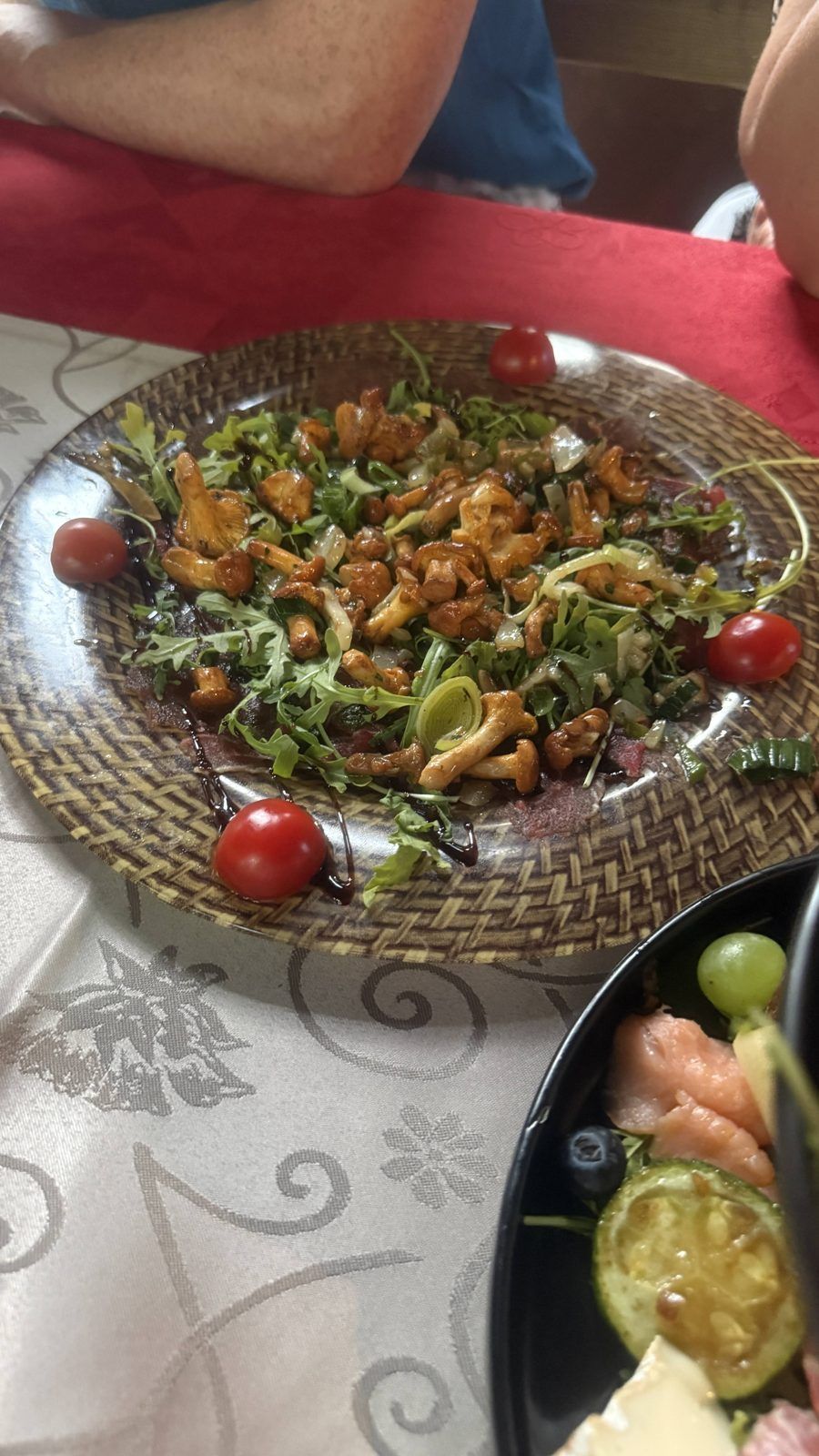 Chanterelle salad
