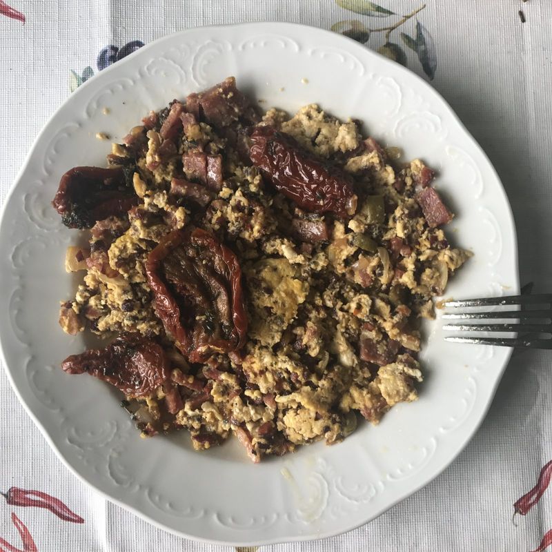 Scrambled eggs with sun-dried tomatoes – Tulln