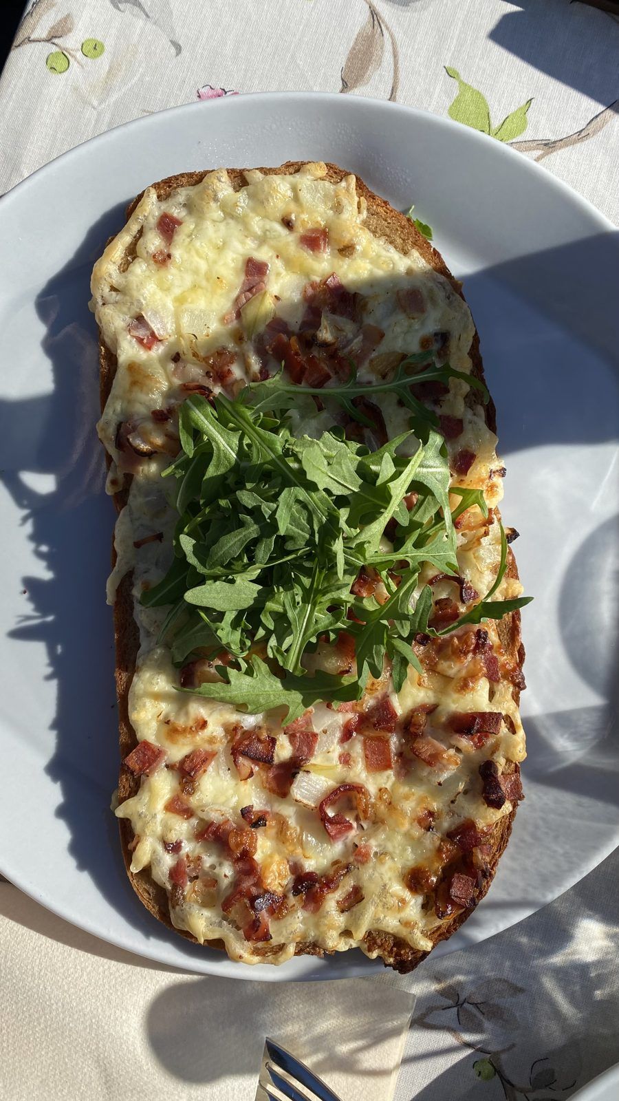 Tarte flambée with rocket – Linz