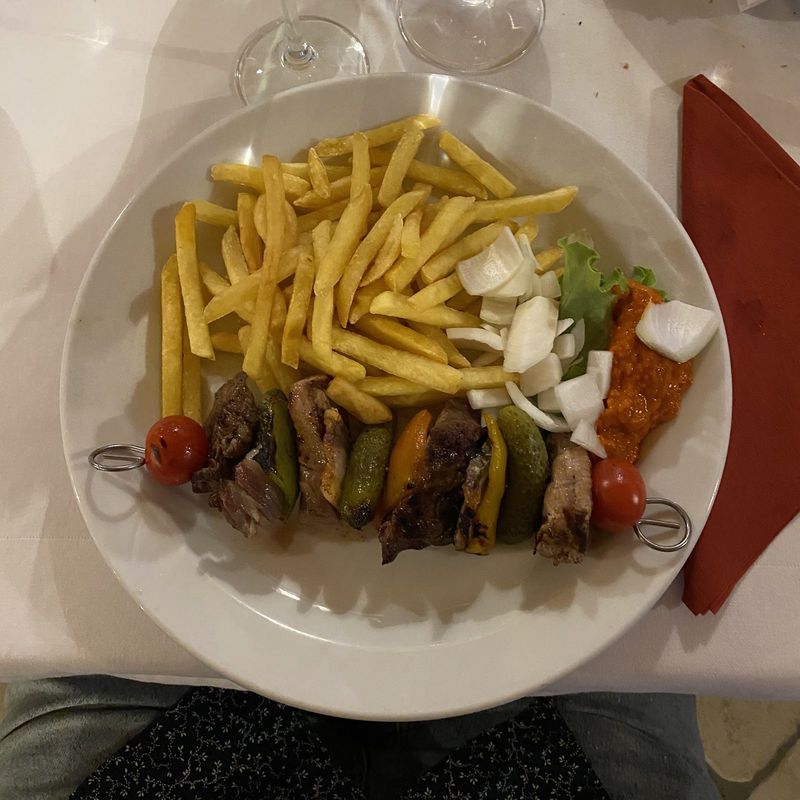 Meat skewer with fries – Mali Lošinj