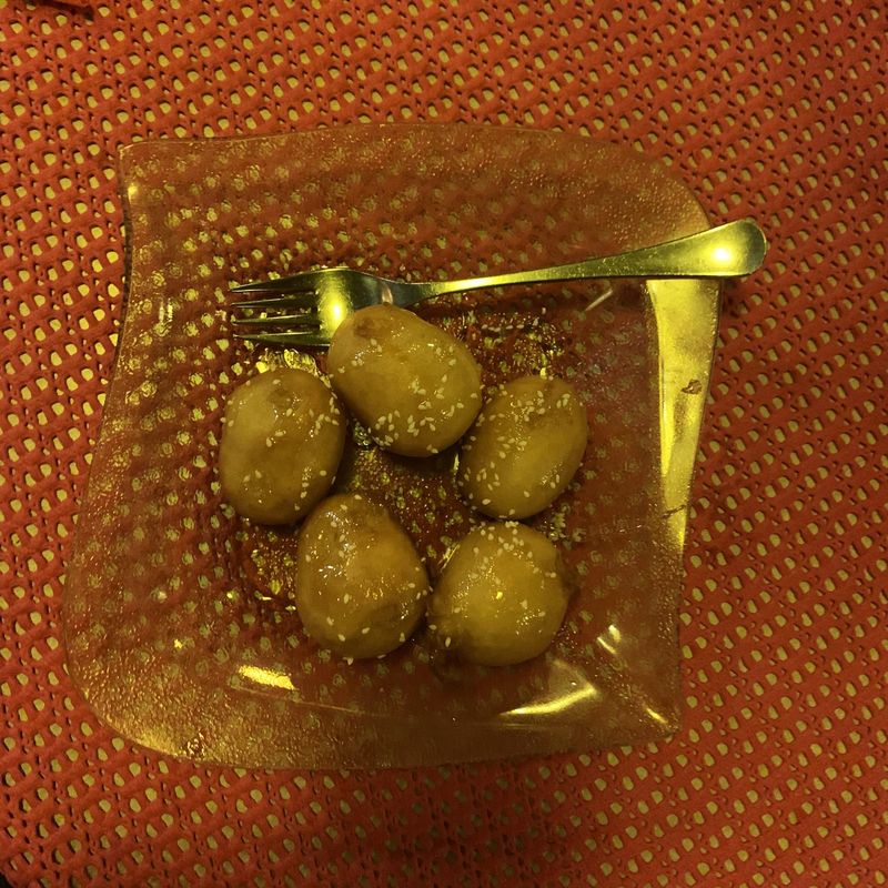 Fried sesame balls with honey – Linz