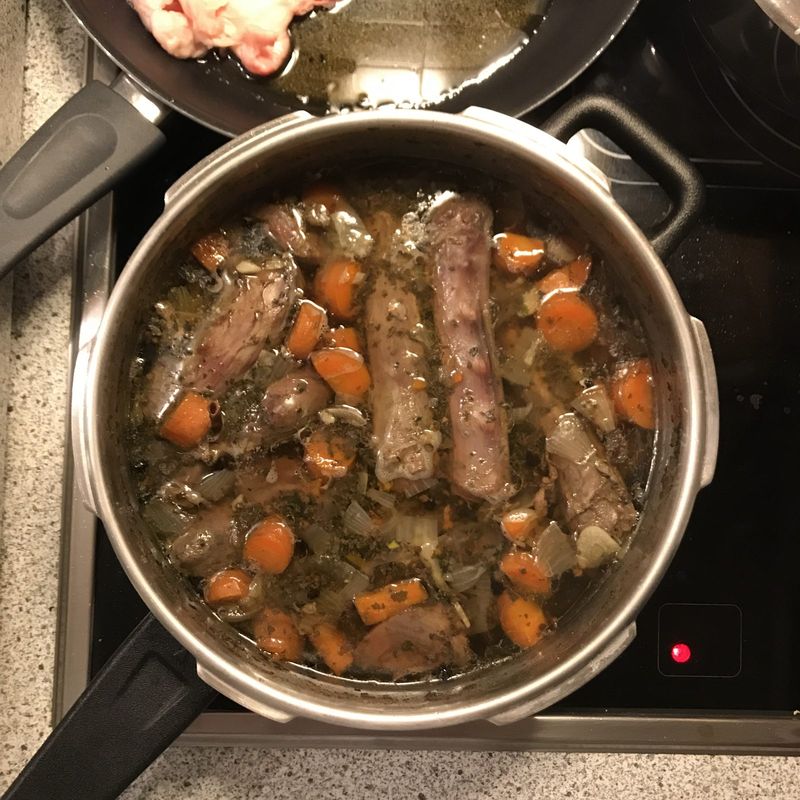 Braised sausages with carrots – Linz