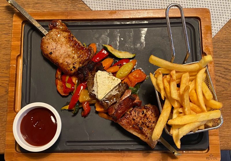 Grill platter on a board – Amstetten