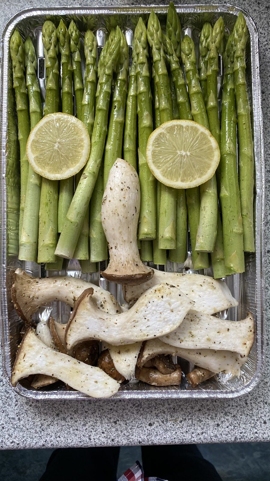 Green asparagus and king oyster mushrooms – Linz