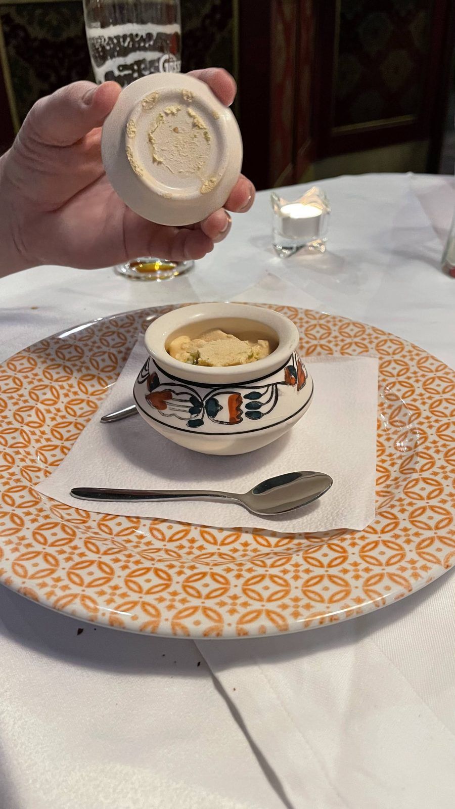 Indisches Dessert im Tontopf