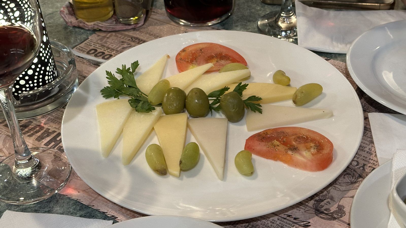 Käseplatte mit Oliven – Dubrovnik