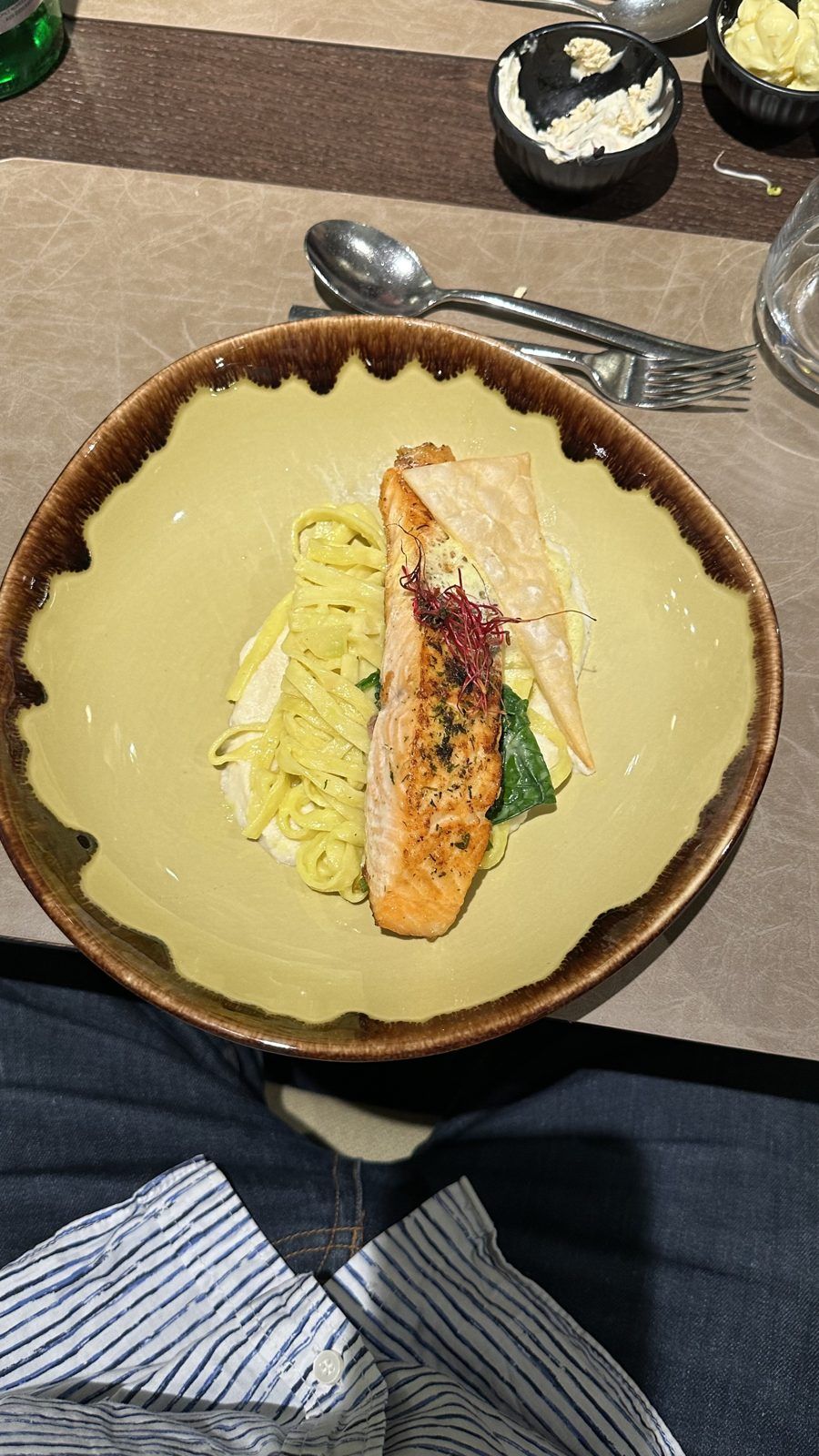 Lachsfilet auf Tagliatelle – Bad Füssing