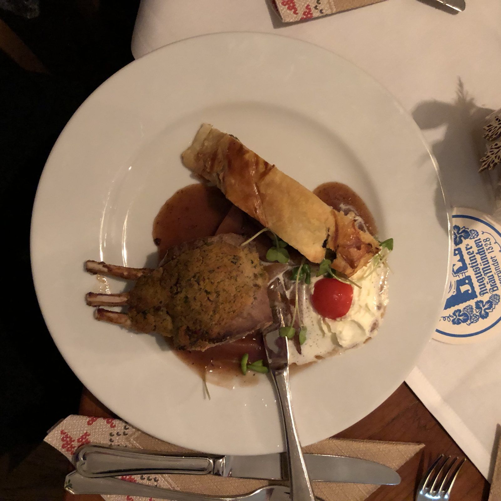 Lammkoteletts mit Kräuterkruste – Bregenz