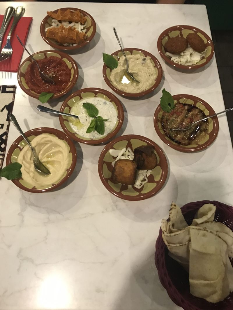 Mezze with hummus and falafel – Linz