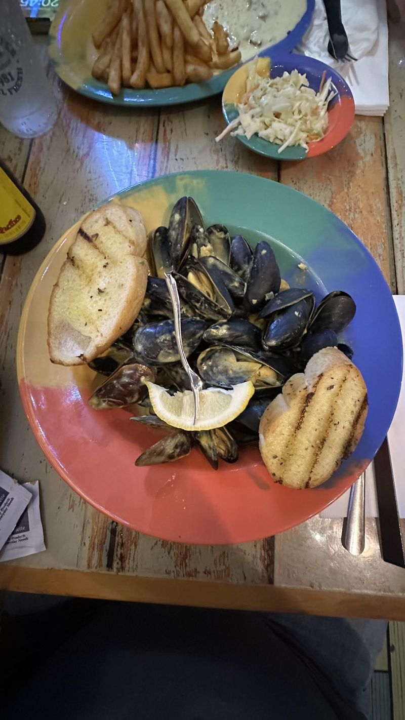 Mussels with garlic bread – Clearwater