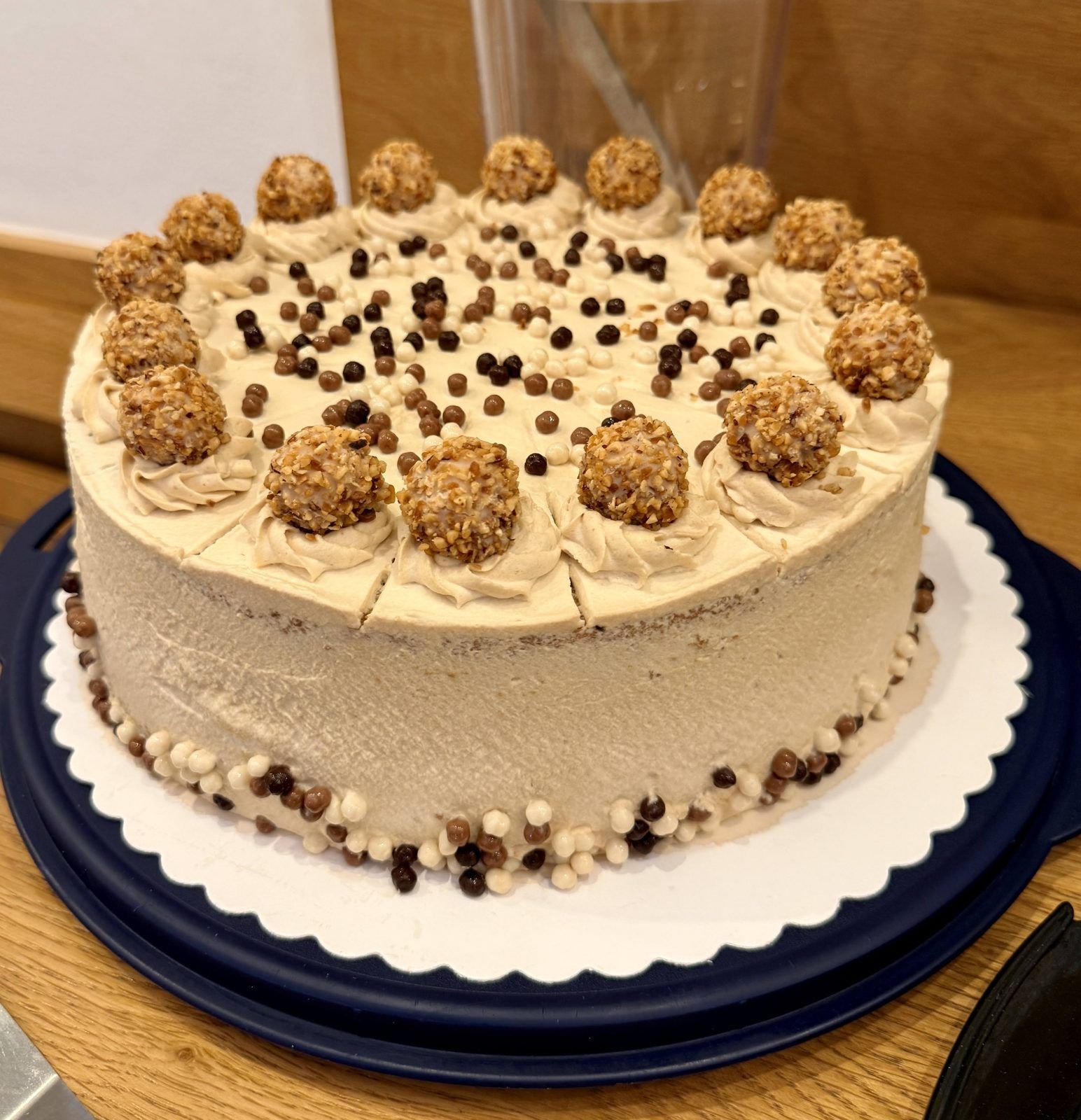 Nut cream cake