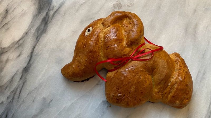 Easter bunny with a bow – Linz