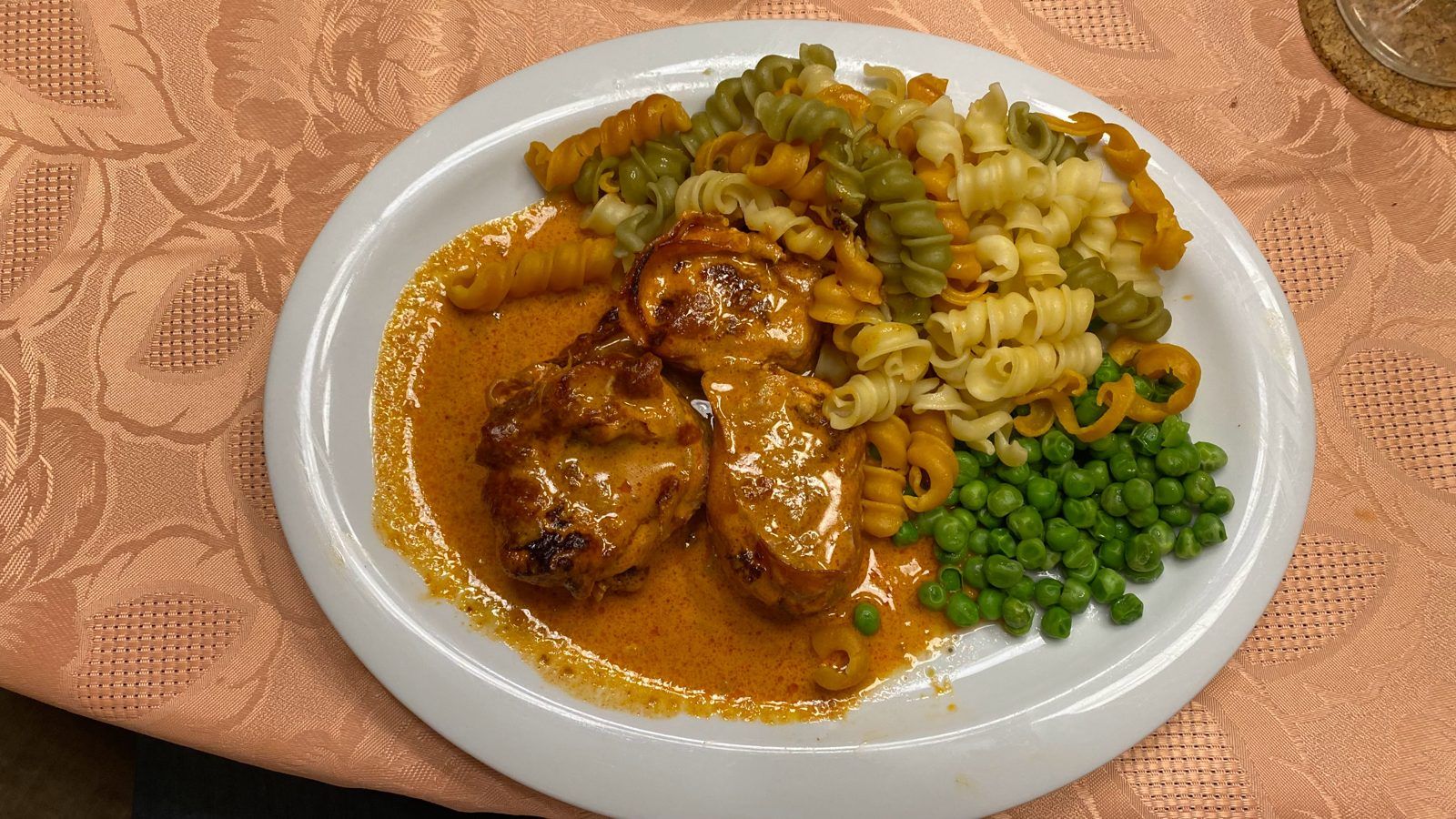 Paprikahendl mit Nudeln – Linz