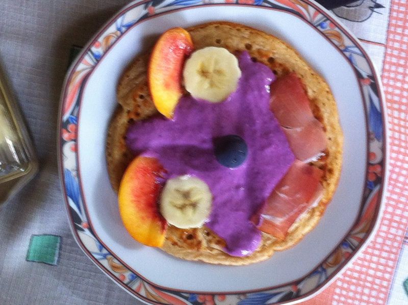 Pancake with berry cream, fruit and ham – Linz