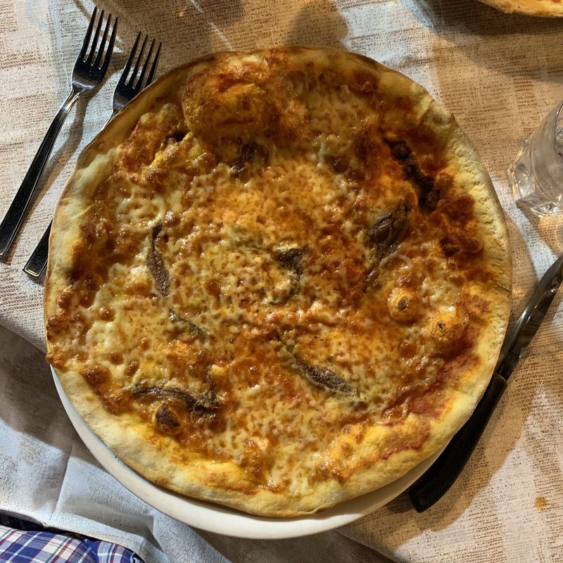Anchovy pizza – Peschiera del Garda