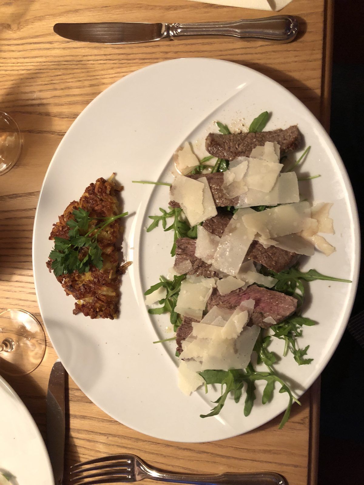 Rindfleisch auf Rucola mit Parmesan – Bludenz