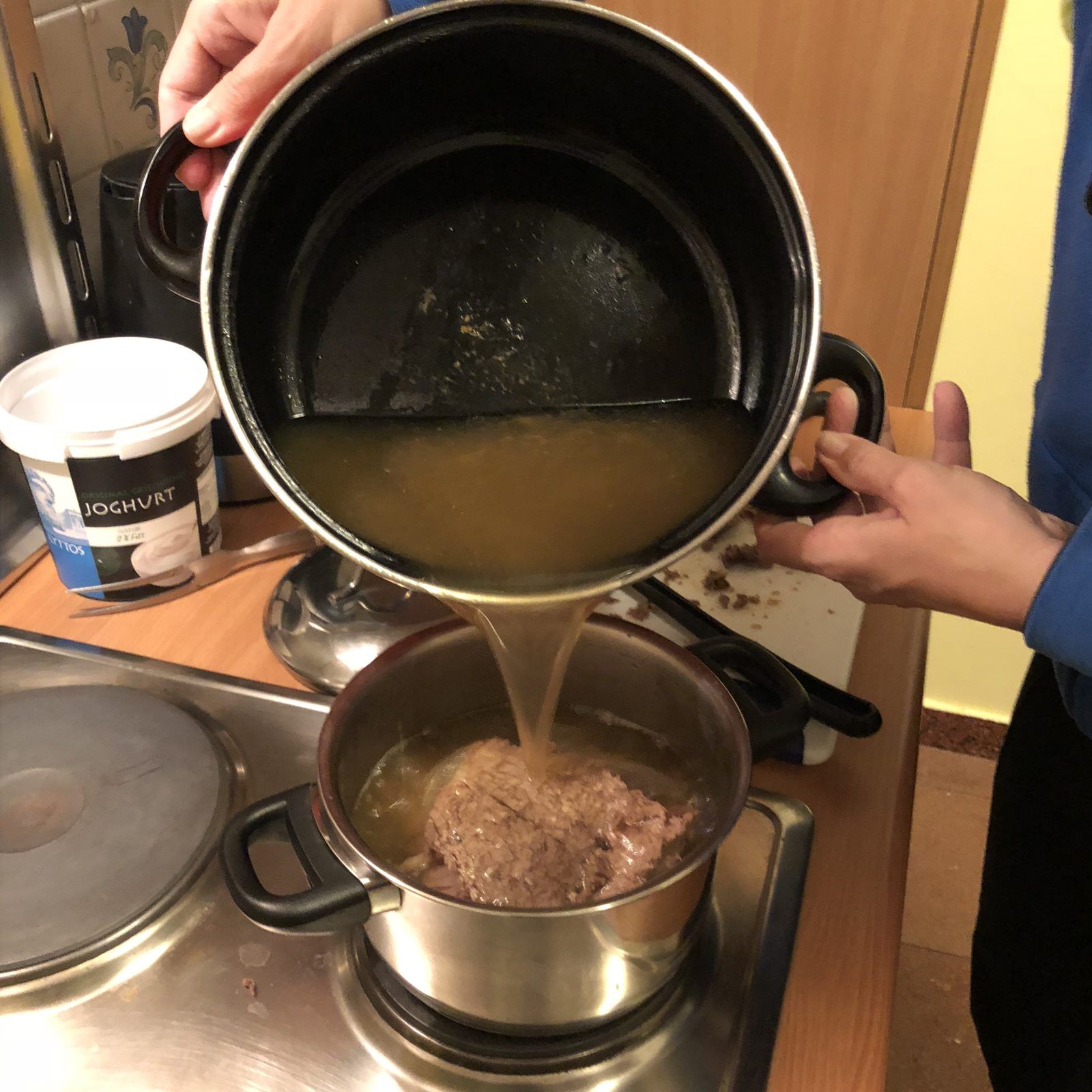 Straining beef broth – Bischofshofen