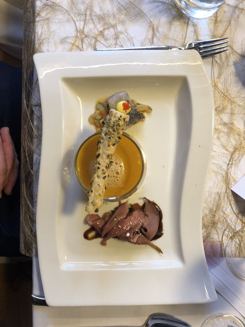 Pink duck breast with jus – Freistadt