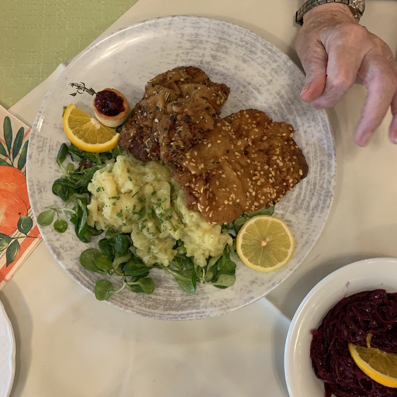 Schnitzel with potato salad – Linz