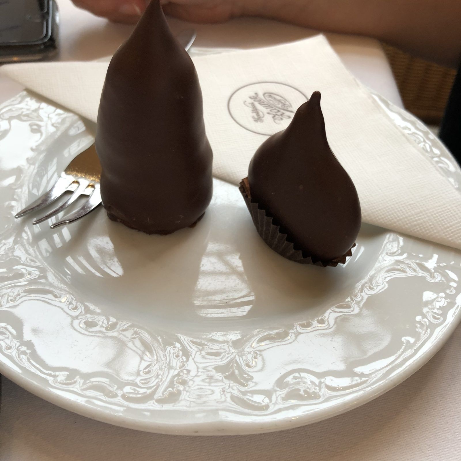 Pear-shaped chocolate pastries – Gmunden