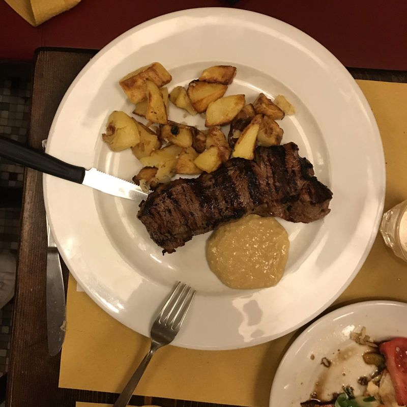 Steak with roast potatoes – Pisa