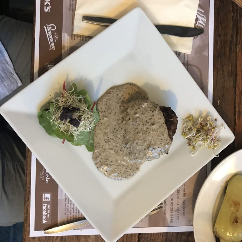 Steak with creamy mushroom sauce – Rijeka