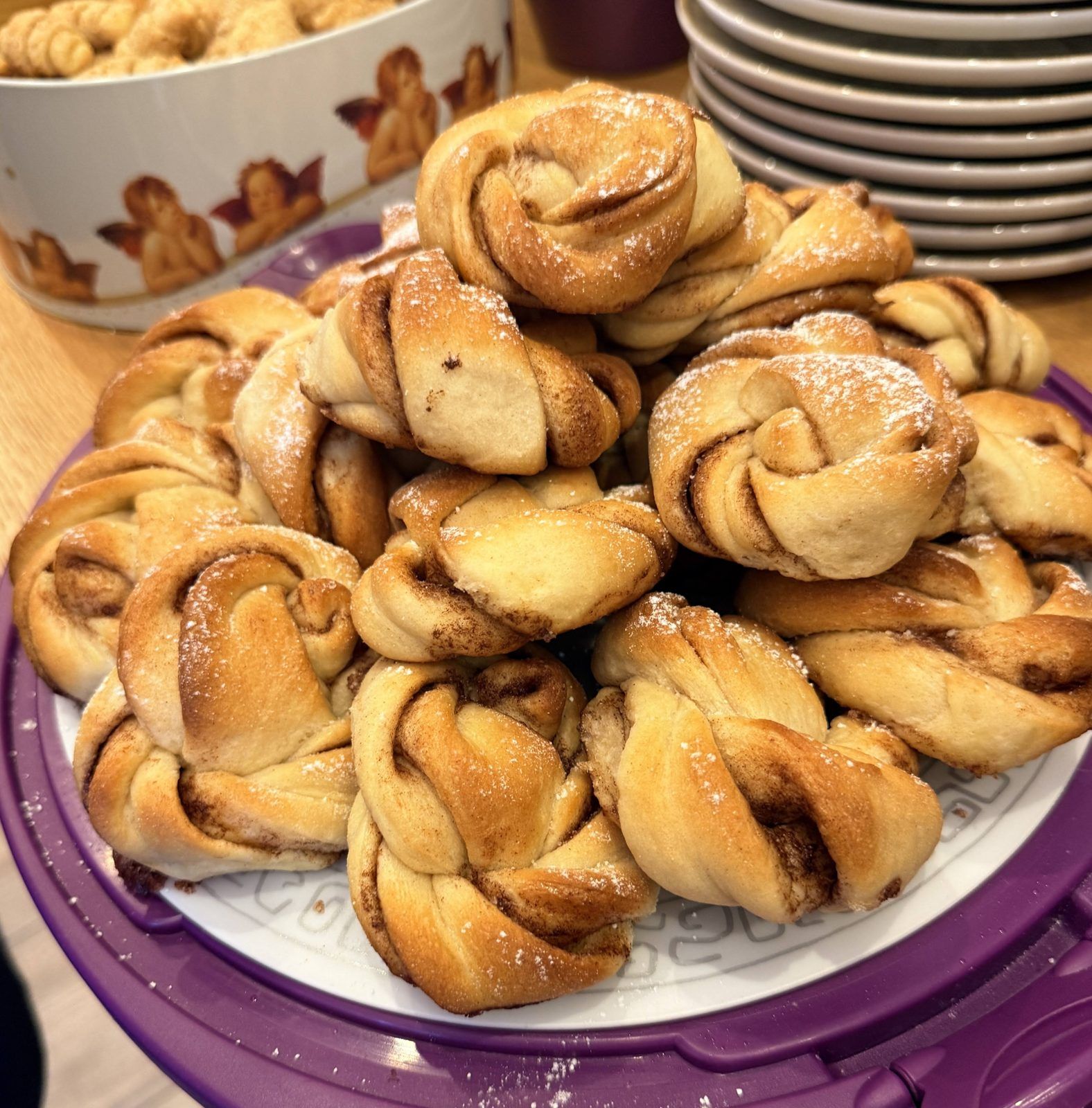 Cinnamon knots